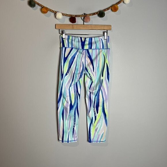 Lilly Pulitzer Luxletic Shore Perfections Weekender Crop Leggings - Picture 3 of 5